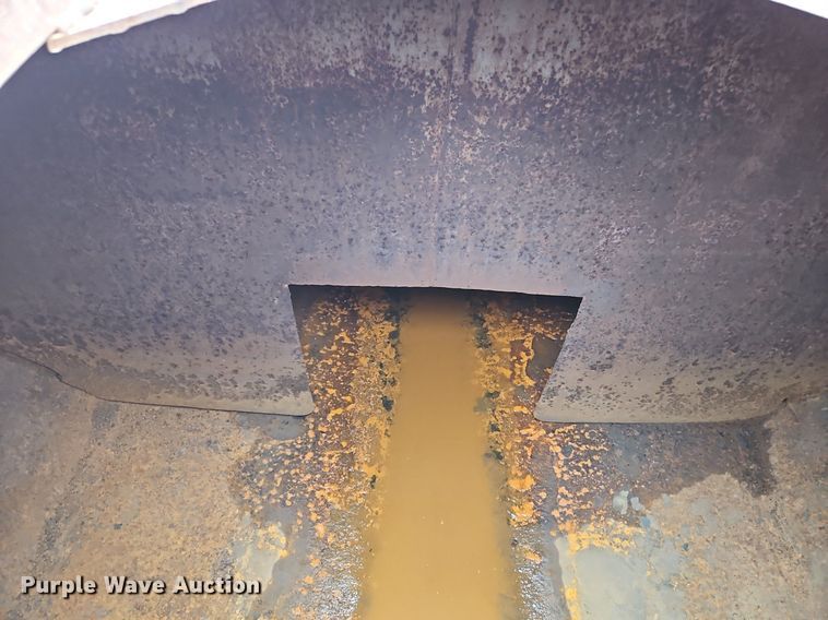 image for item EI3991 1988 Mack water truck