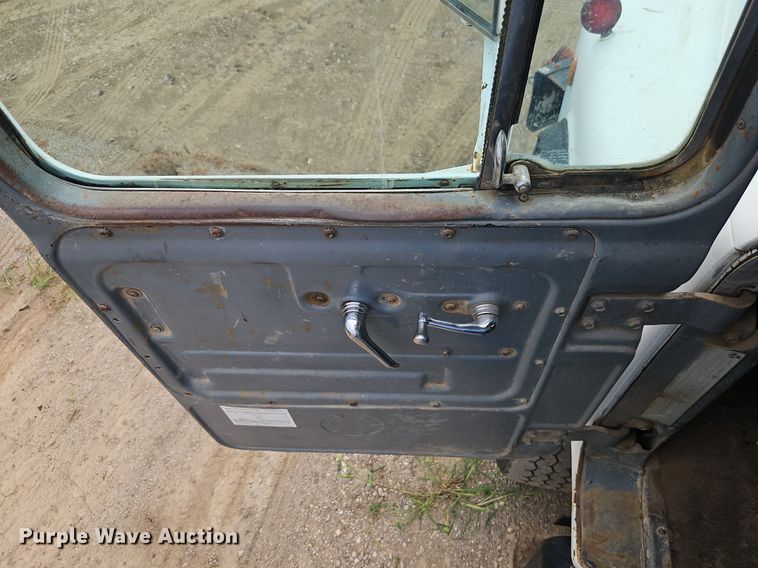 image for item EI3991 1988 Mack water truck