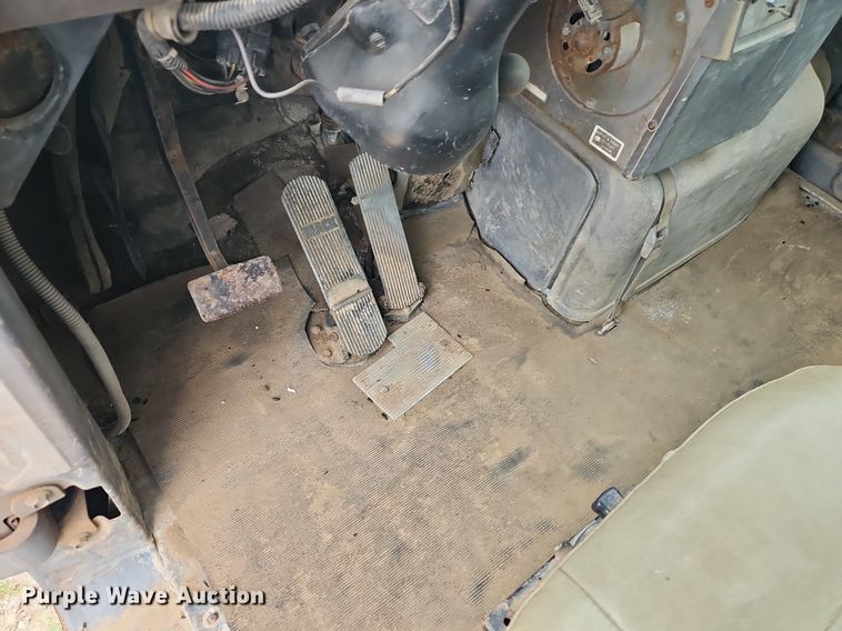 image for item EI3991 1988 Mack water truck