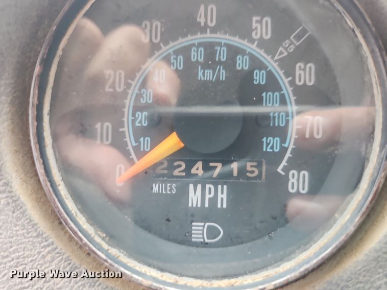 image for item EI3991 1988 Mack water truck