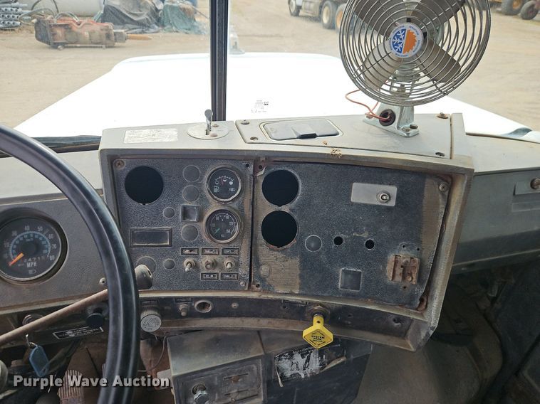 image for item EI3991 1988 Mack water truck