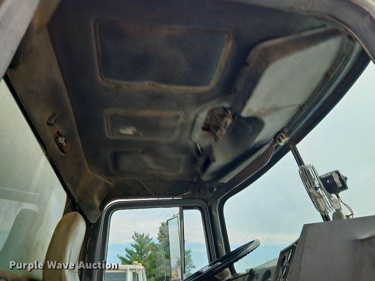 image for item EI3991 1988 Mack water truck