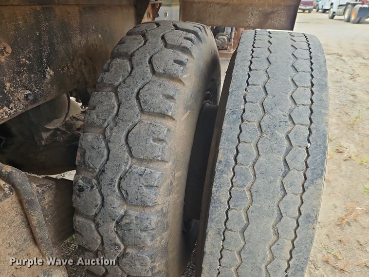 image for item EI3991 1988 Mack water truck