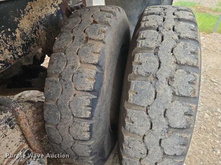 image for item EI3991 1988 Mack water truck