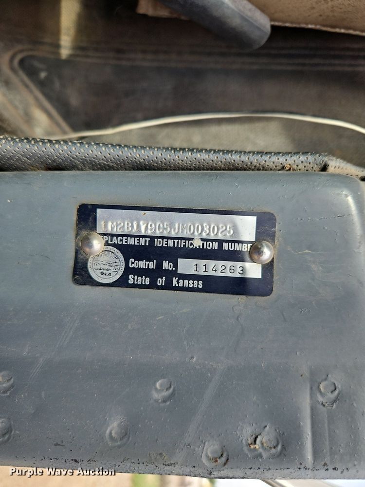 image for item EI3991 1988 Mack water truck