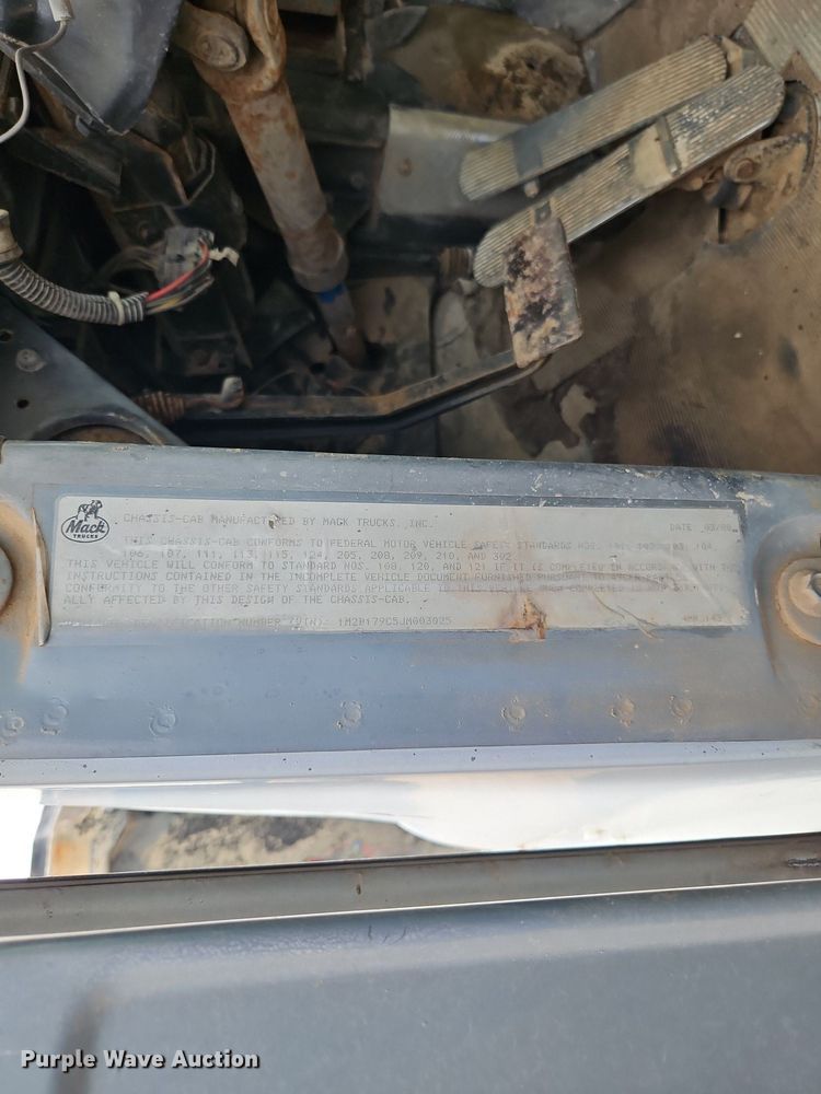 image for item EI3991 1988 Mack water truck