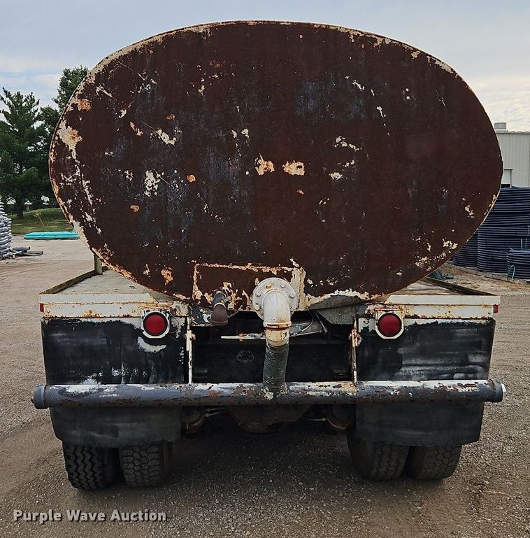 image for item EI3992 1978 Ford  9000 water truck