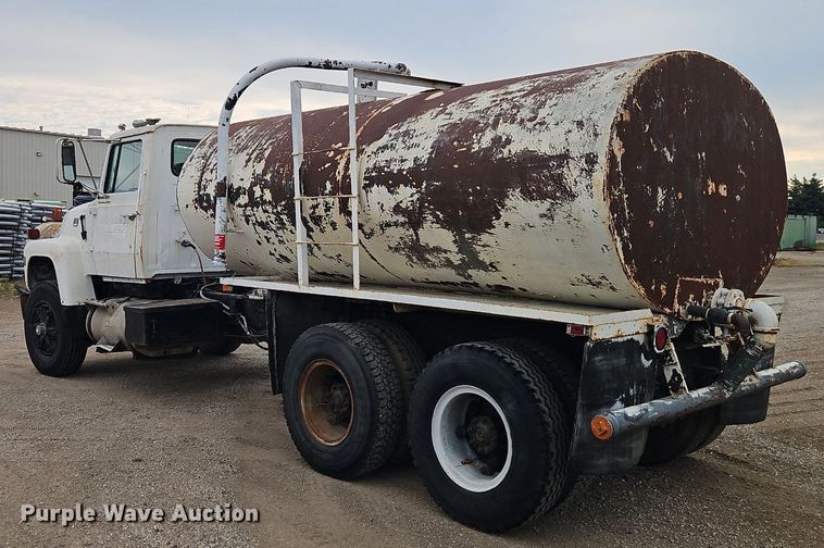 image for item EI3992 1978 Ford  9000 water truck