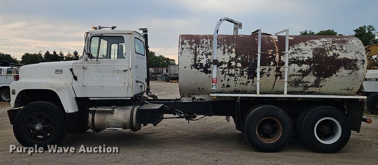 image for item EI3992 1978 Ford  9000 water truck