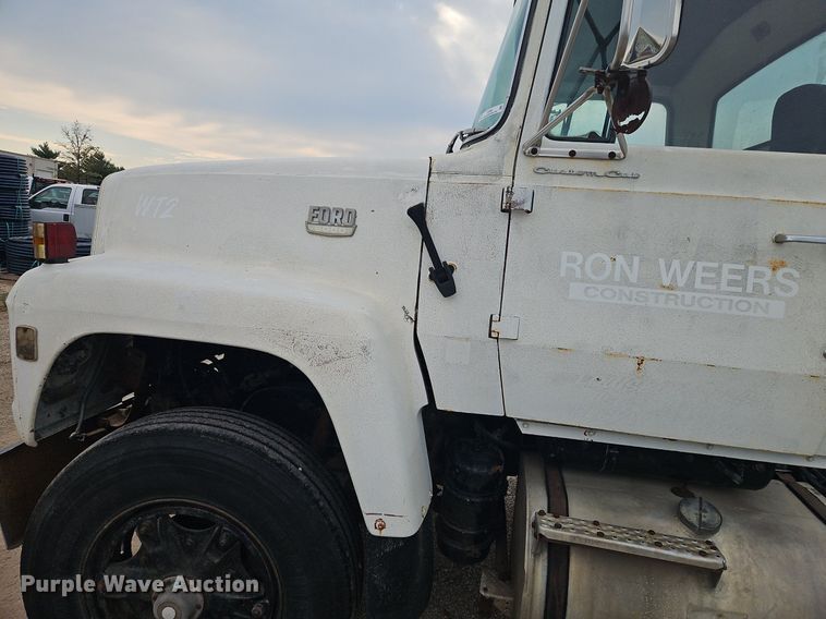 image for item EI3992 1978 Ford  9000 water truck