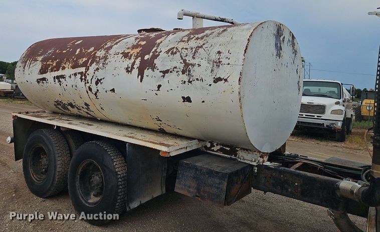 image for item EI3992 1978 Ford  9000 water truck