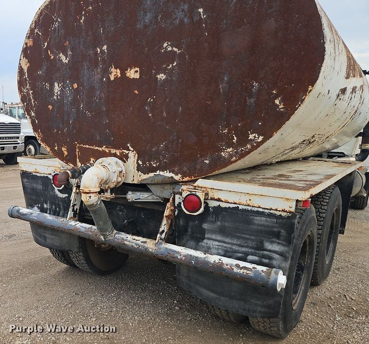 image for item EI3992 1978 Ford  9000 water truck