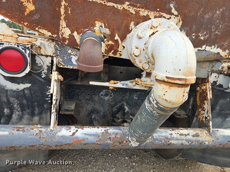 image for item EI3992 1978 Ford  9000 water truck