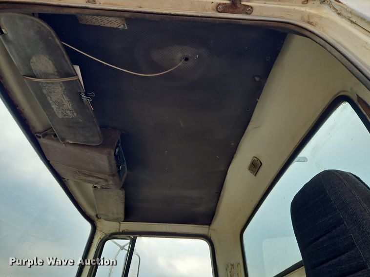 image for item EI3992 1978 Ford  9000 water truck