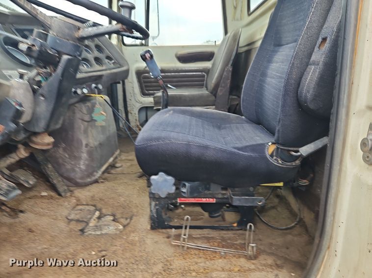 image for item EI3992 1978 Ford  9000 water truck