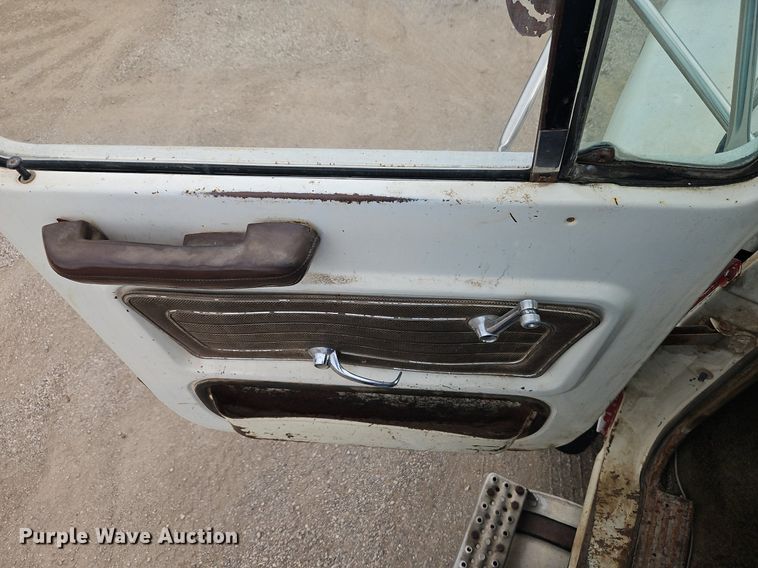 image for item EI3992 1978 Ford  9000 water truck