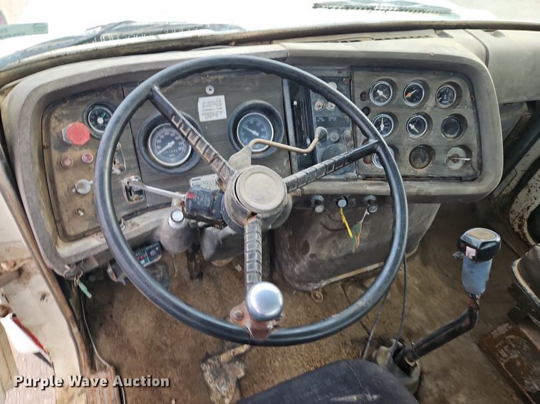 image for item EI3992 1978 Ford  9000 water truck