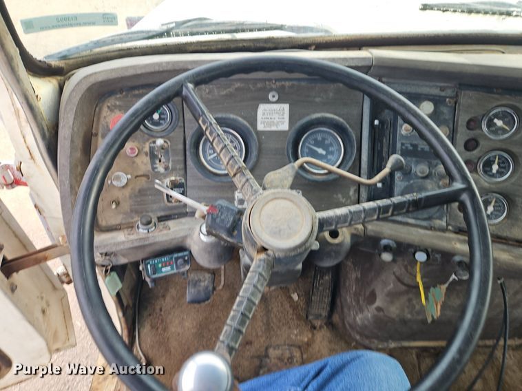 image for item EI3992 1978 Ford  9000 water truck