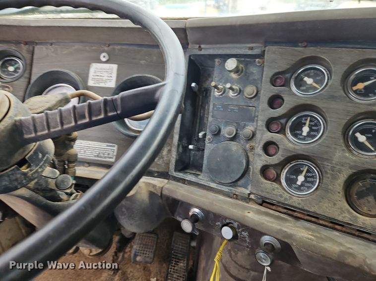 image for item EI3992 1978 Ford  9000 water truck