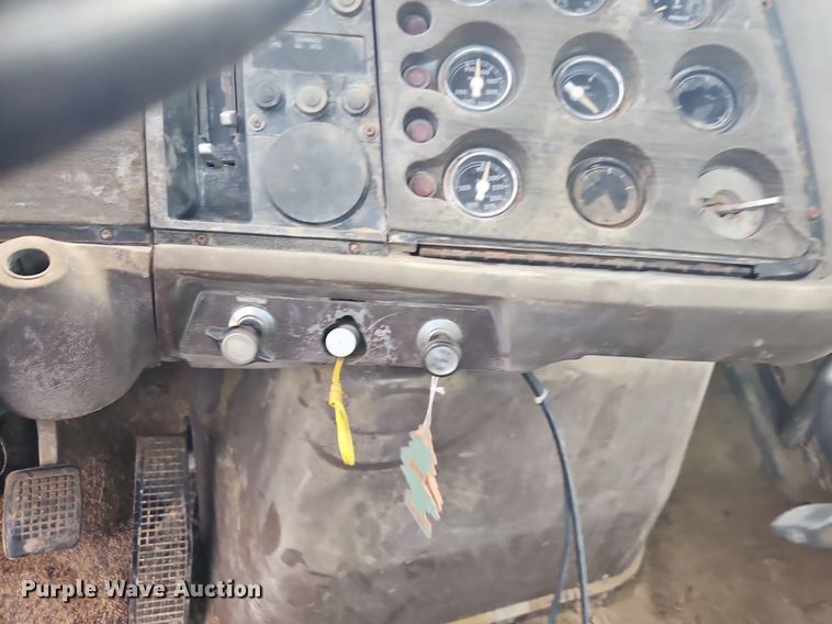 image for item EI3992 1978 Ford  9000 water truck