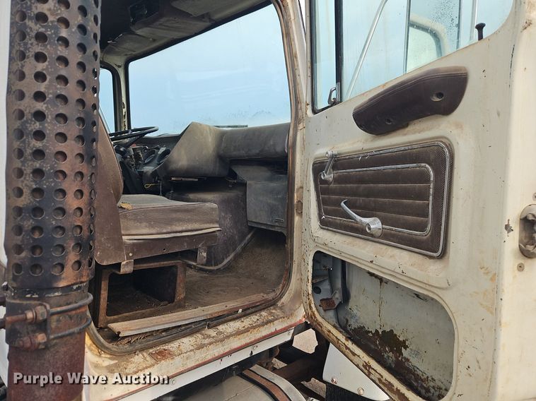 image for item EI3992 1978 Ford  9000 water truck