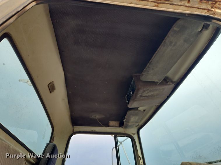 image for item EI3992 1978 Ford  9000 water truck