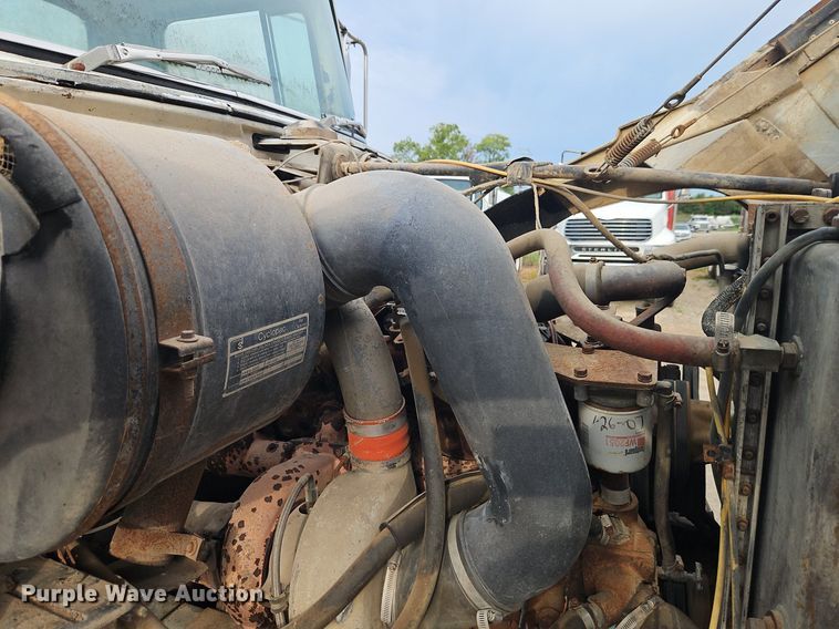 image for item EI3992 1978 Ford  9000 water truck