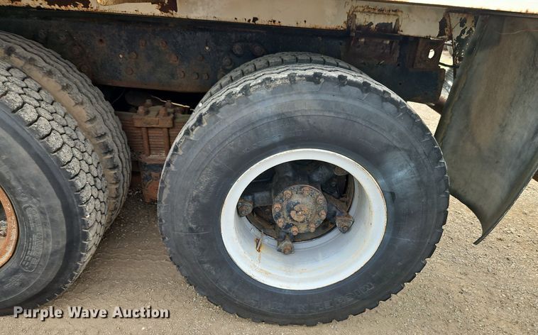 image for item EI3992 1978 Ford  9000 water truck