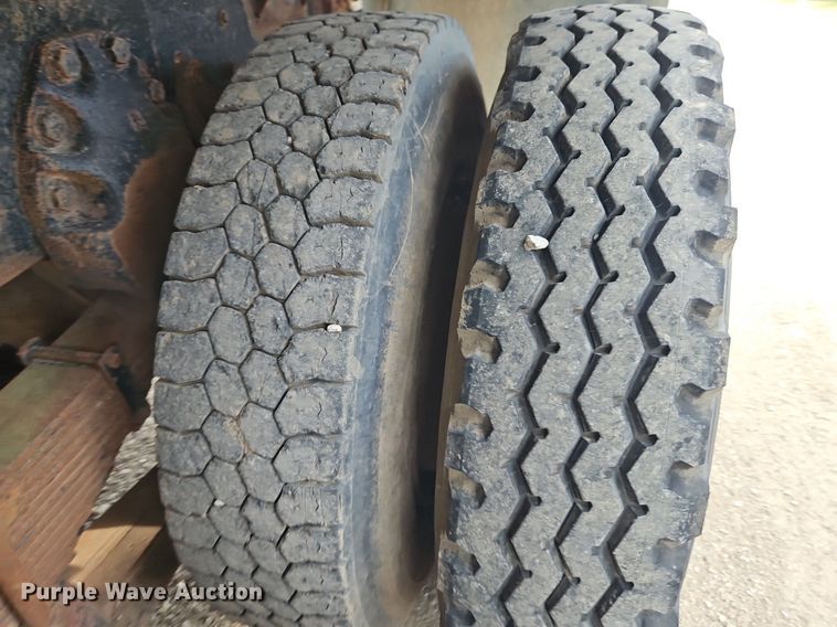 image for item EI3992 1978 Ford  9000 water truck