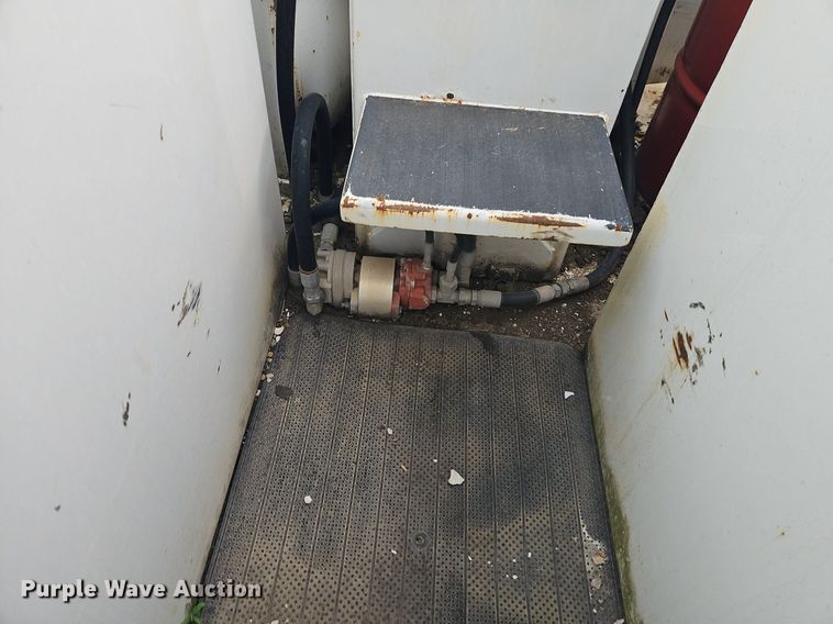 image for item EI3993 2001 Sterling  Acterra  fuel / lube truck