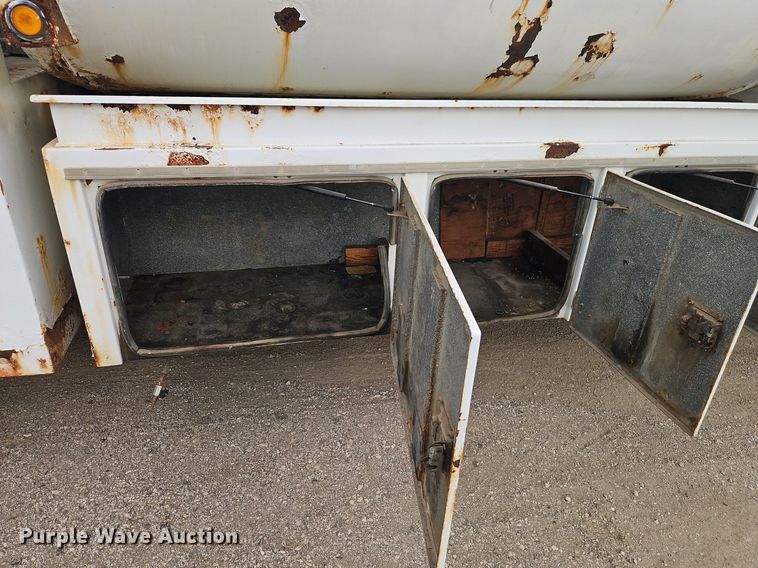 image for item EI3993 2001 Sterling  Acterra  fuel / lube truck