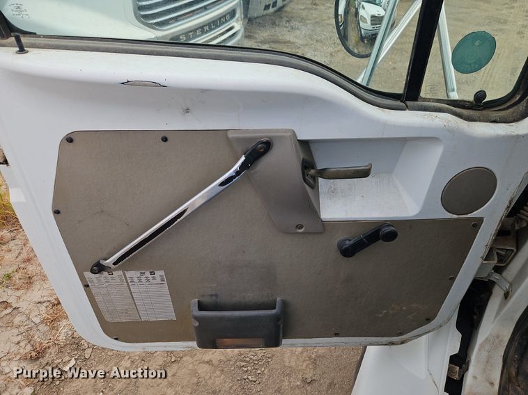 image for item EI3993 2001 Sterling  Acterra  fuel / lube truck