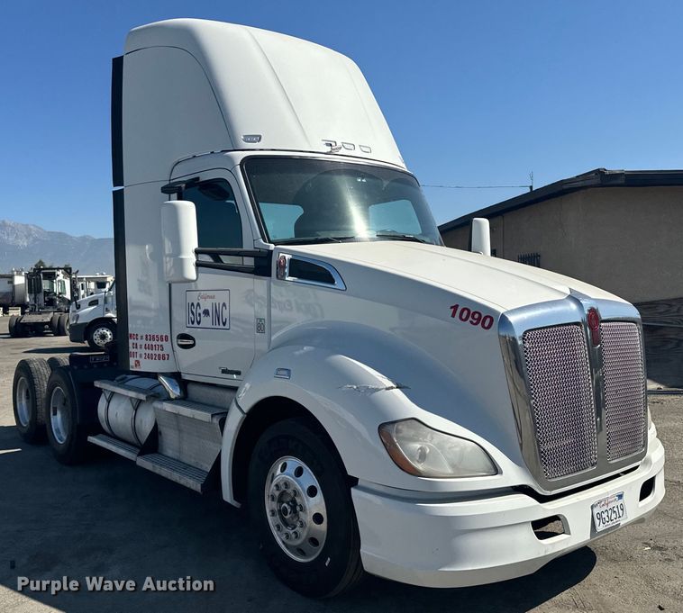 image for item EI4027 2014 Kenworth T680 semi truck
