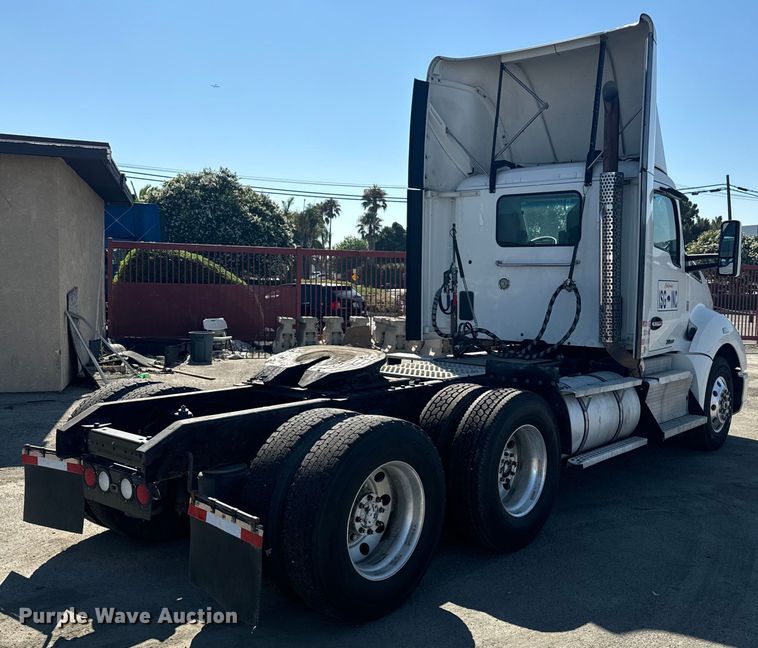 image for item EI4027 2014 Kenworth T680 semi truck