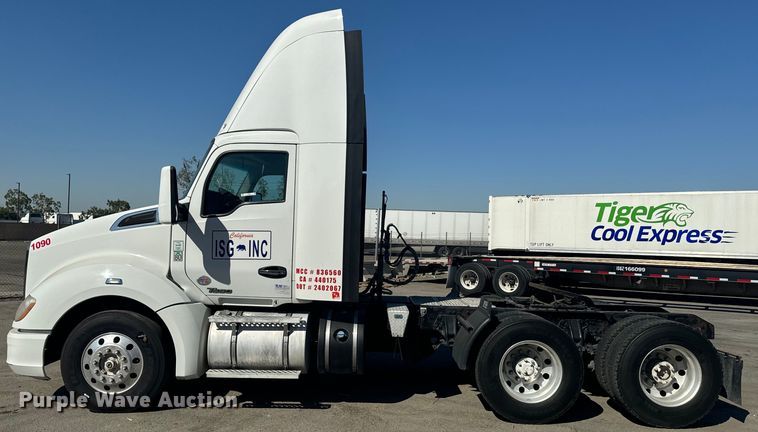 image for item EI4027 2014 Kenworth T680 semi truck