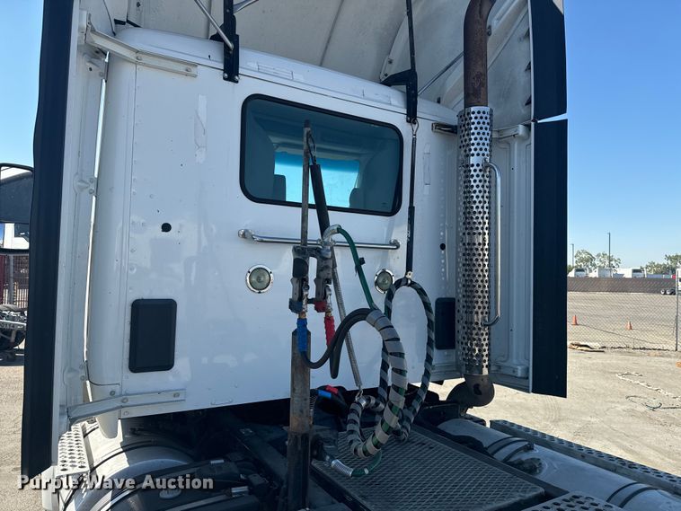 image for item EI4027 2014 Kenworth T680 semi truck