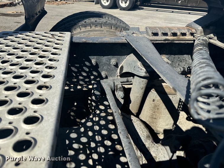 image for item EI4027 2014 Kenworth T680 semi truck