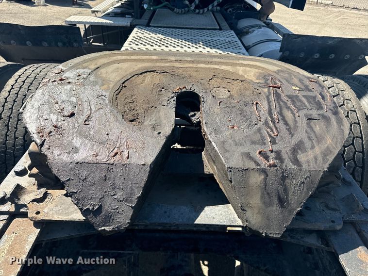 image for item EI4027 2014 Kenworth T680 semi truck