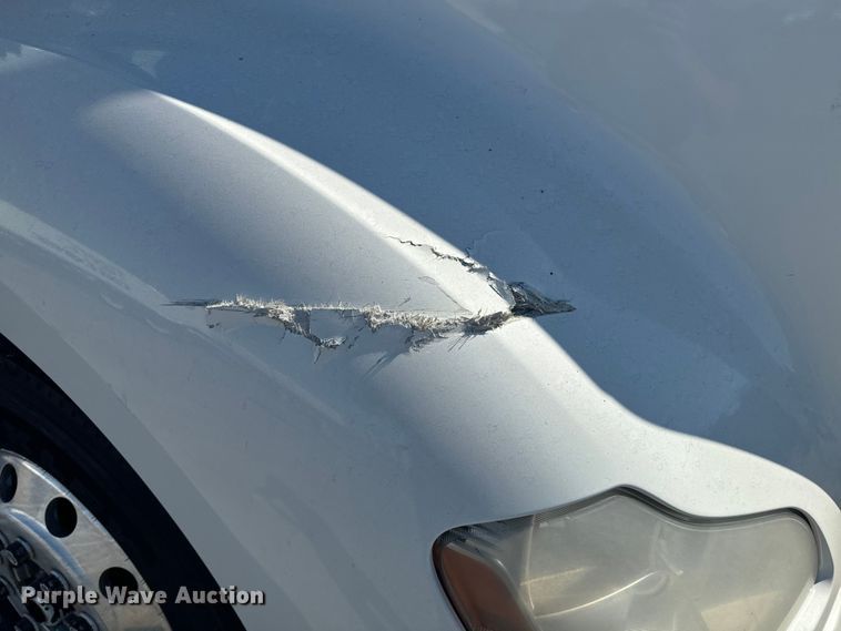 image for item EI4027 2014 Kenworth T680 semi truck