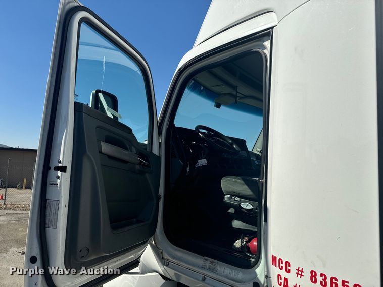 image for item EI4027 2014 Kenworth T680 semi truck