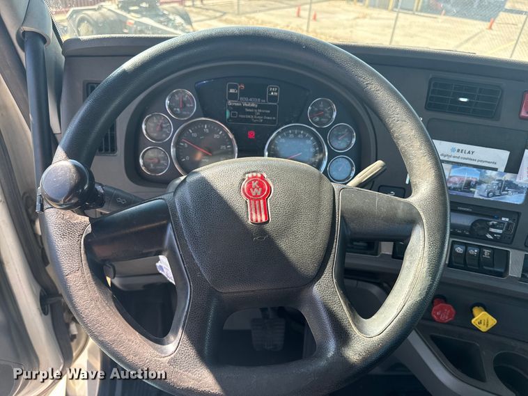 image for item EI4027 2014 Kenworth T680 semi truck