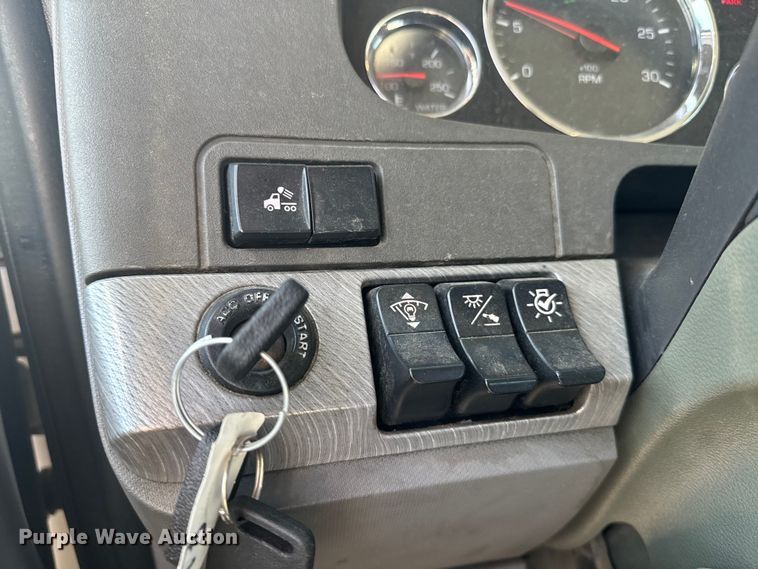 image for item EI4027 2014 Kenworth T680 semi truck