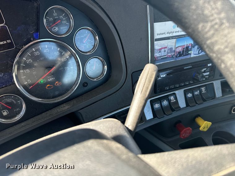 image for item EI4027 2014 Kenworth T680 semi truck