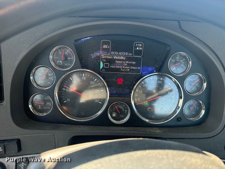 image for item EI4027 2014 Kenworth T680 semi truck