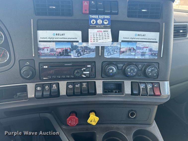 image for item EI4027 2014 Kenworth T680 semi truck