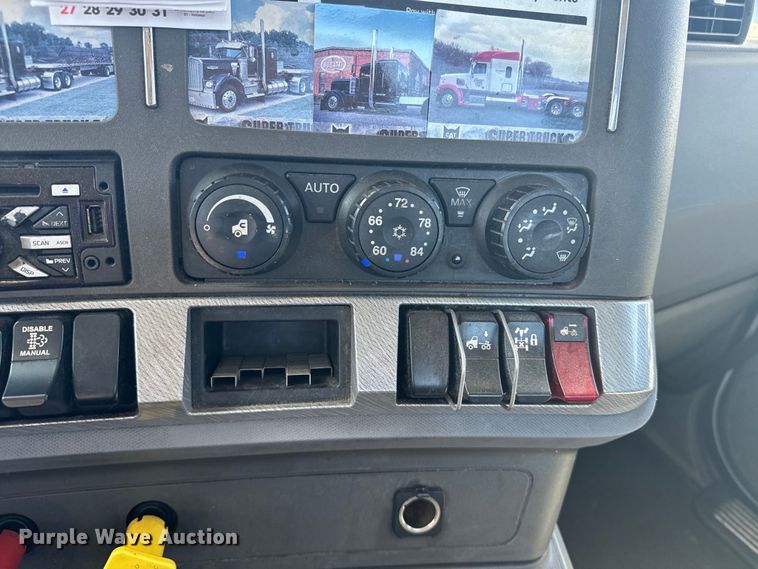 image for item EI4027 2014 Kenworth T680 semi truck