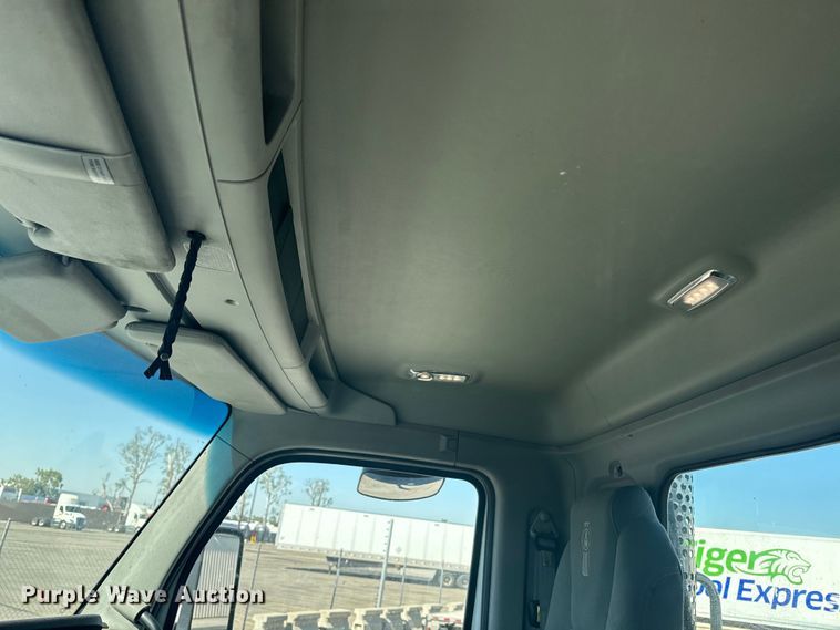 image for item EI4027 2014 Kenworth T680 semi truck