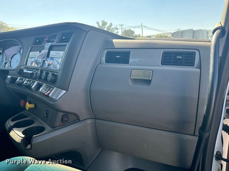 image for item EI4027 2014 Kenworth T680 semi truck