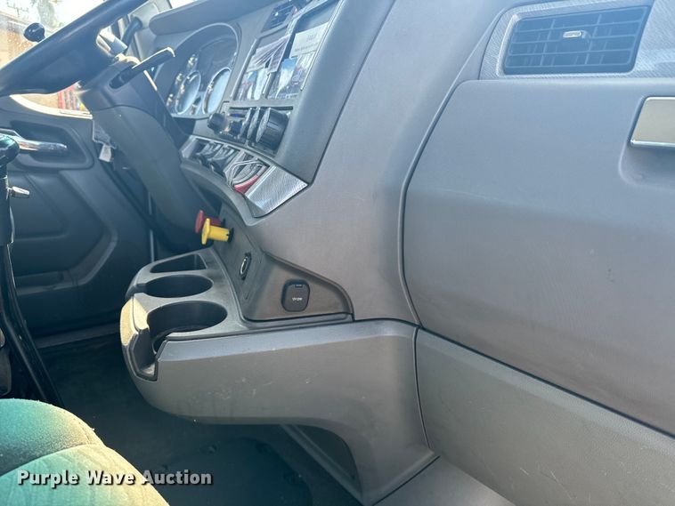 image for item EI4027 2014 Kenworth T680 semi truck