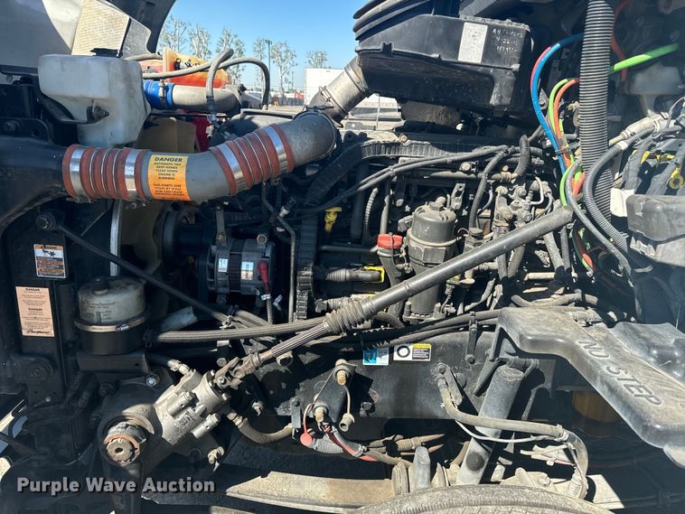 image for item EI4027 2014 Kenworth T680 semi truck